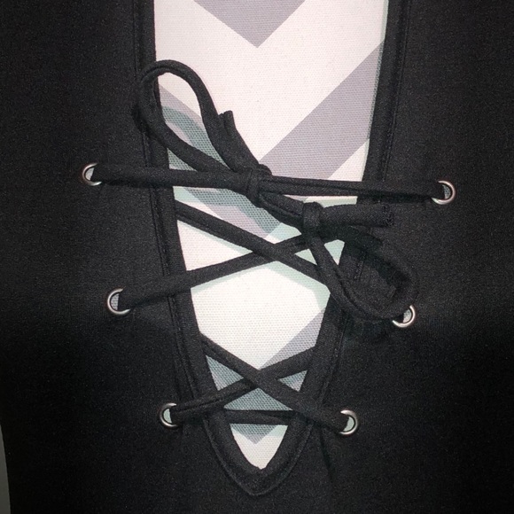 Gaze Black Blouse with Ringlets and Tie - Picture 5 of 7